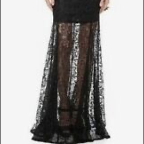 Femme D’Armes Chantilly Lace Bailey Maxi Gown 0 - Picture 2 of 5